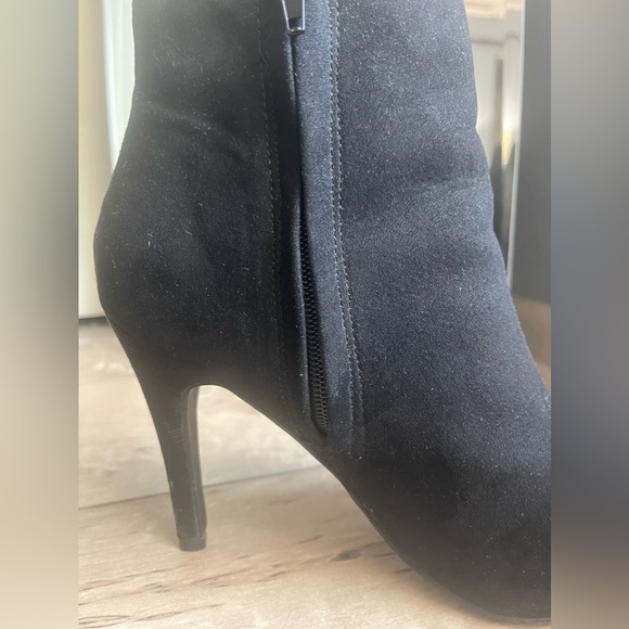 Ankle booties, black faux suede - Picture 9 of 14